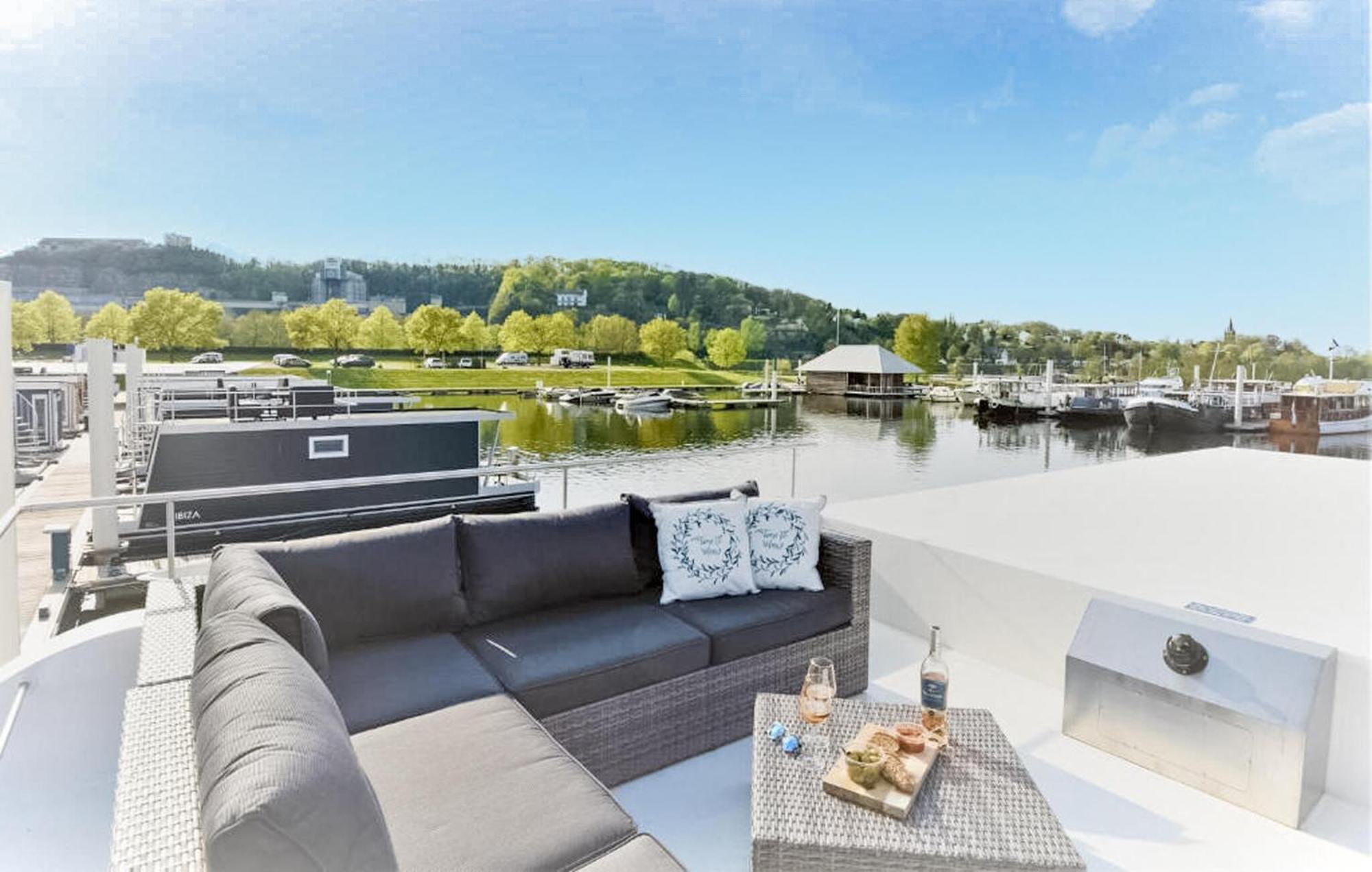 Botel House Boat Martinique Maastricht